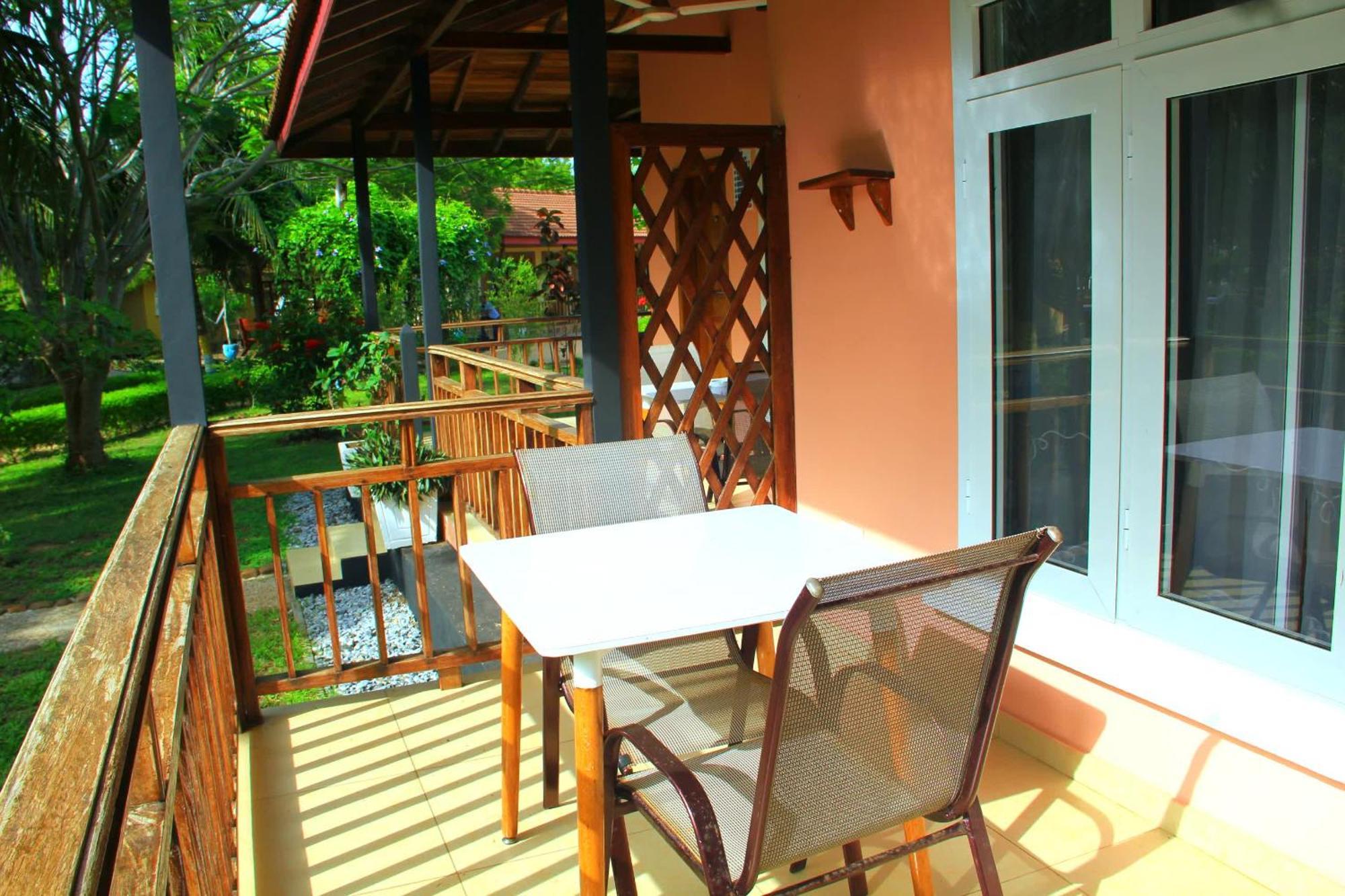 Charlestina Beach Resort Ampeni Zewnętrze zdjęcie
